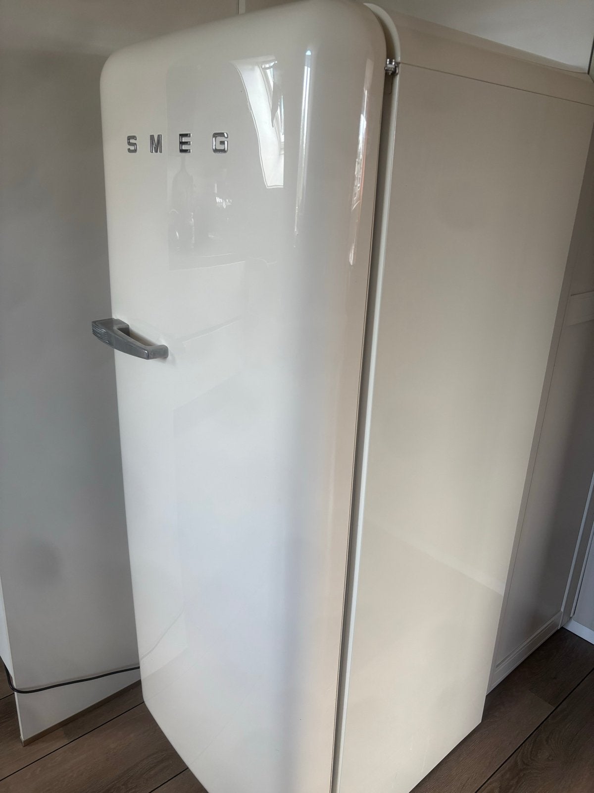 Zeldzame Smeg retro vriezer / vrieskast - Crème, Witgoed en Apparatuur, Ophalen, 150 tot 200 liter, Gebruikt, 60 cm of meer