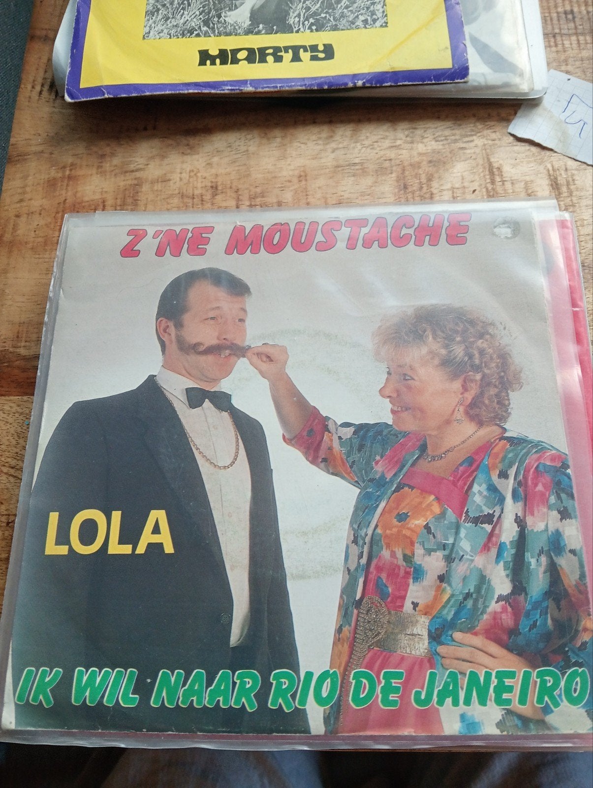 Lola - z ne moustache, Ophalen of Verzenden, Zo goed als nieuw, Overige formaten, Levenslied of Smartlap