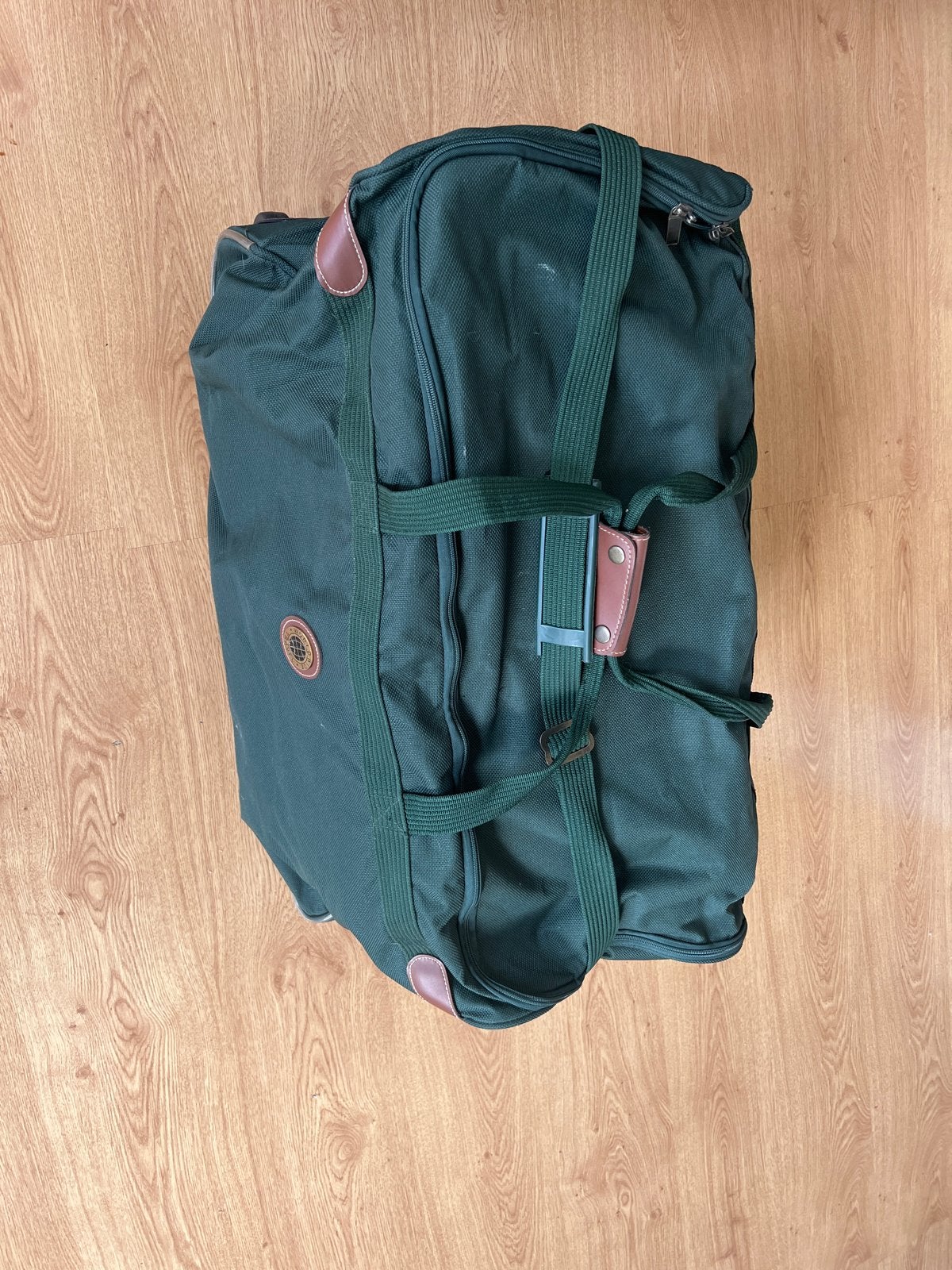 Groene reistas op wieltjes - World Travel Worldwide, Sieraden, Tassen en Uiterlijk, Tassen | Reistassen en Weekendtassen, 30 cm of meer