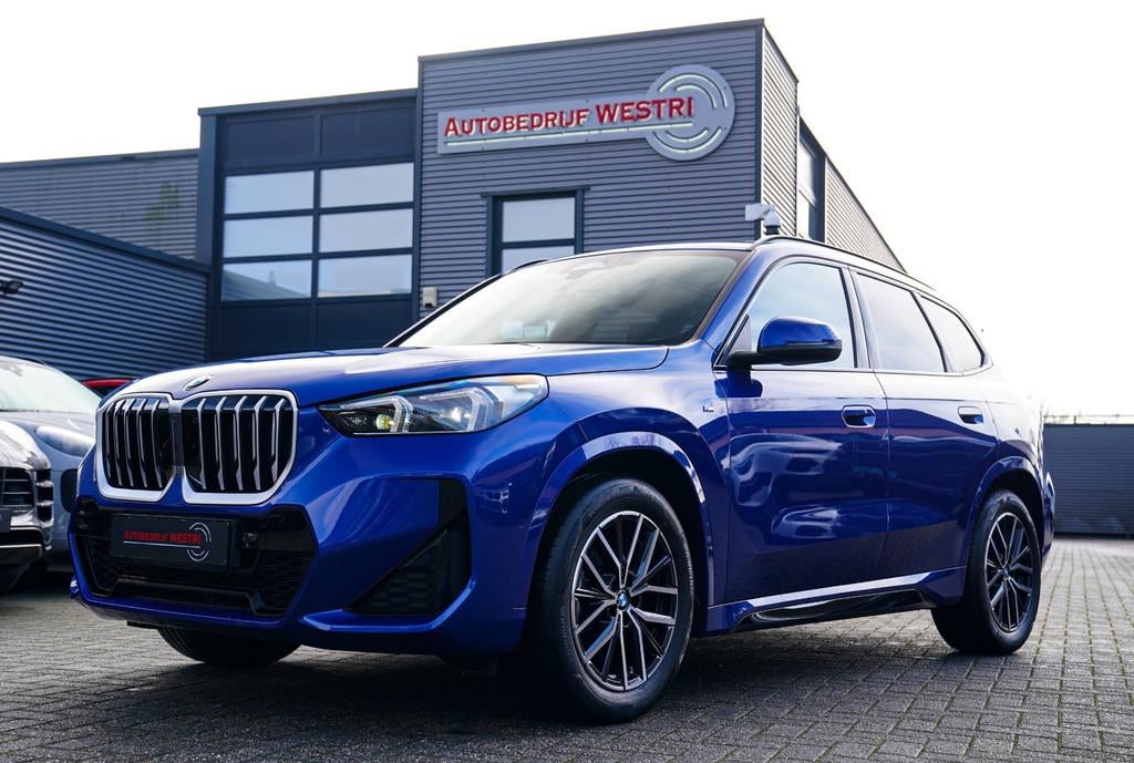 BMW X1 18i M-sport High Executive | HuD | Panorama | Harman/, Auto's, BMW, Gebruikt, Zwart, Blauw, Origineel Nederlands