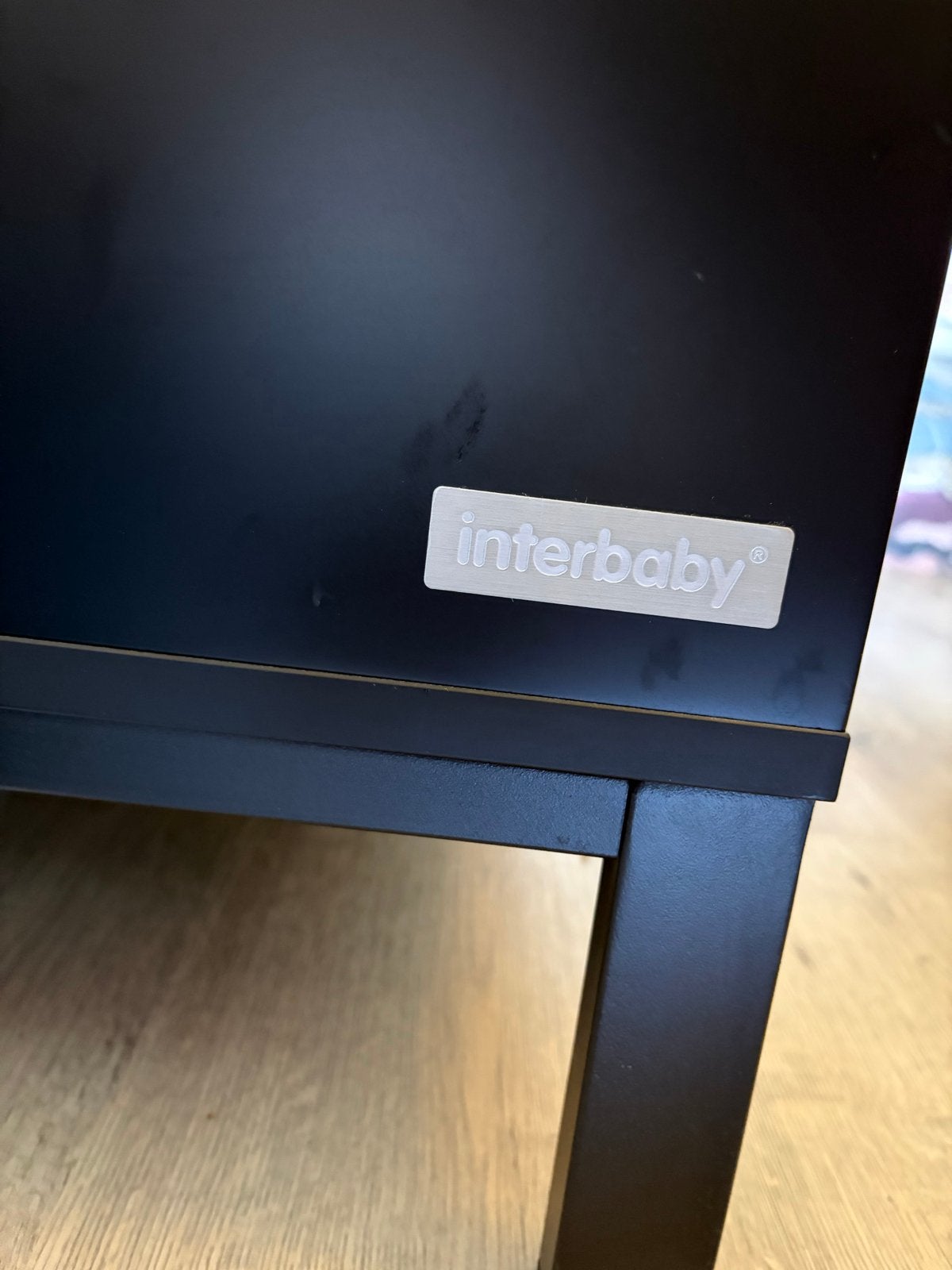 Interbaby Commode Zwart met Wandplank - Zo goed als nieuw, Ophalen, 50 tot 70 cm, Zo goed als nieuw, 75 tot 100 cm