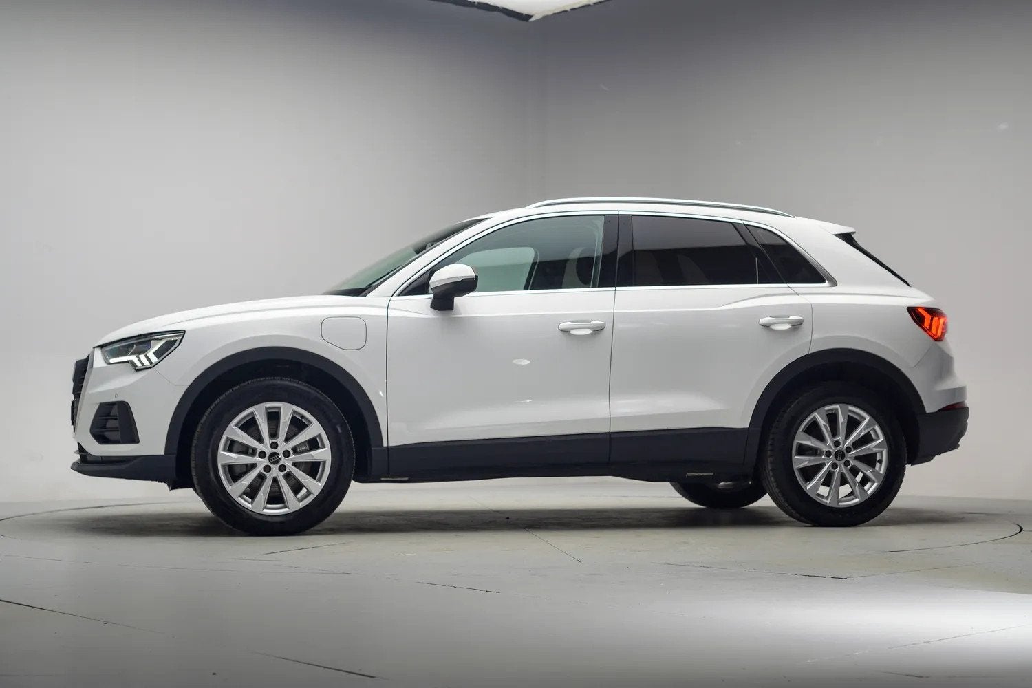 Audi Q3 45 TFSI e Advanced edition Aut. [ Navi Sportstoelen, Auto's, Gebruikt, Wit, 245 pk, Hybride Elektrisch/Benzine