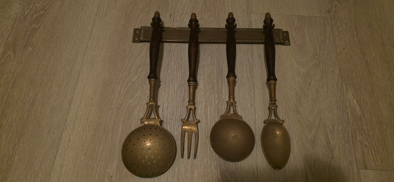 Antiek messing keukengerei wandrek, Antiek en Kunst, Ophalen of Verzenden