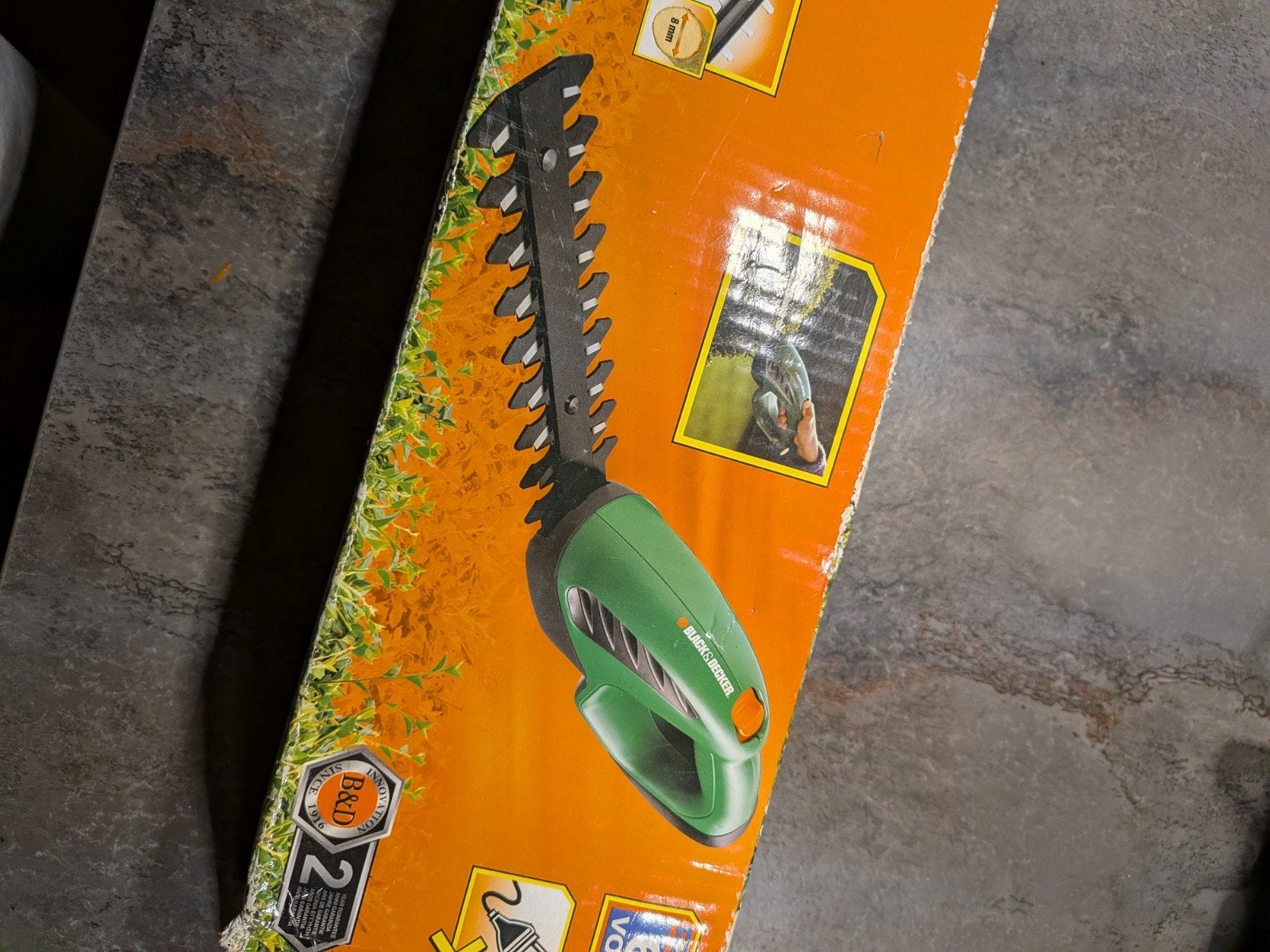 Black & Decker heggenschaar  (incl. snoer) 15 cm, Ophalen