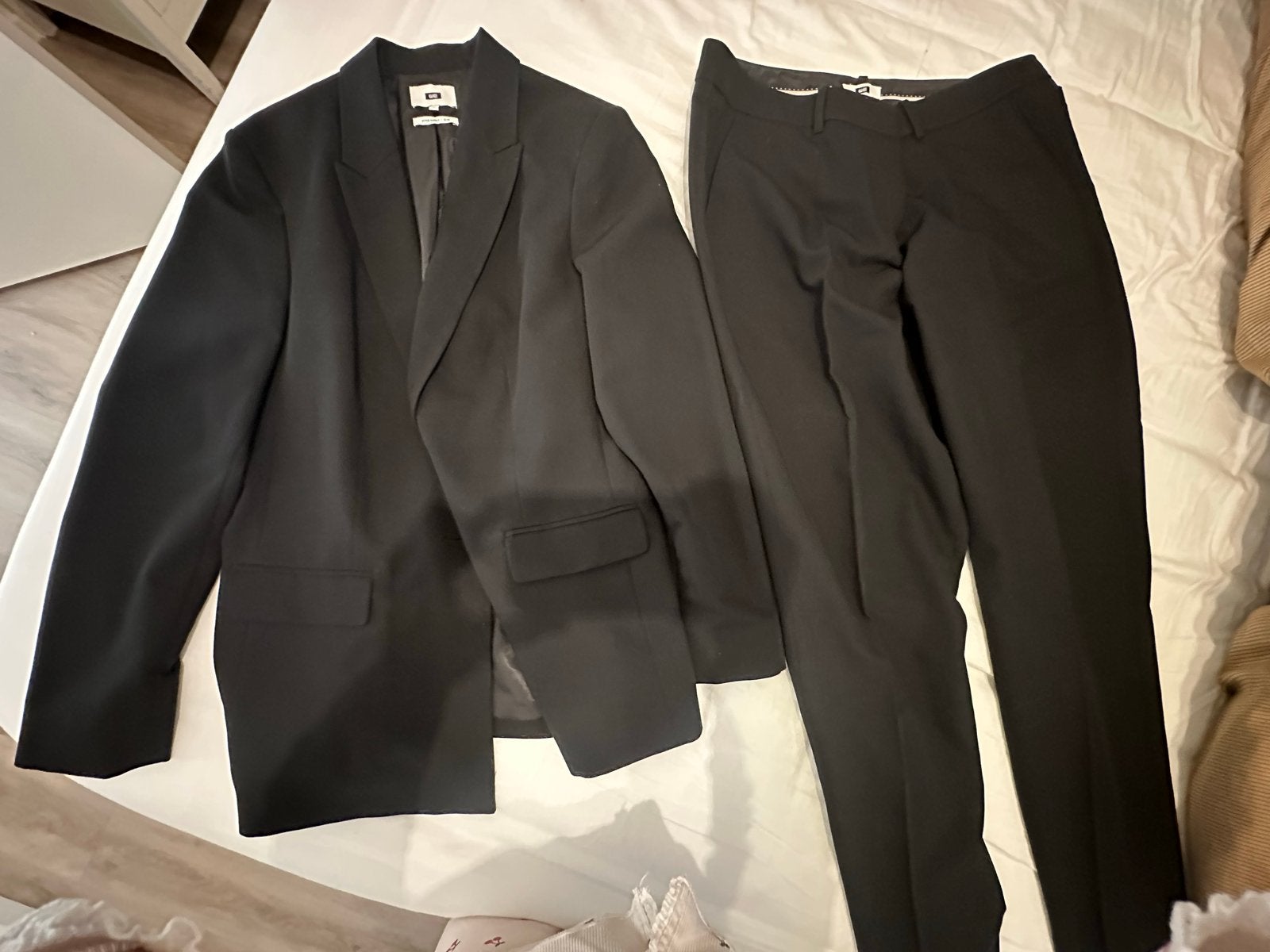 WE Fashion zwart damespak (blazer + pantalon) - Maat 44, Kleding | Dames, Kostuum of Pak, Zwart, Maat 42/44 (L), Ophalen of Verzenden