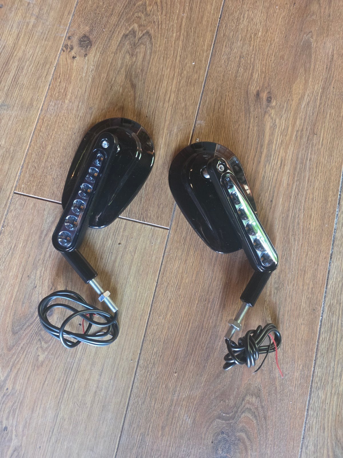 Nieuwe spiegels met knipperlicht voor motor, Ophalen