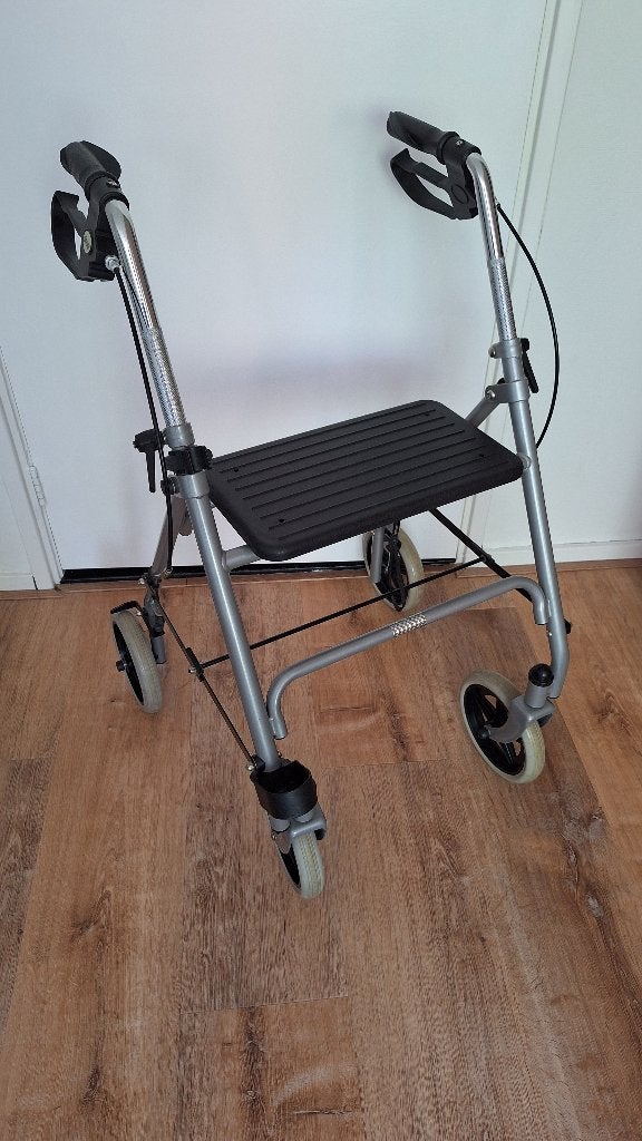 rollator merk Drive vrijwel nieuw en technisch 100% oké, Ophalen, Zo goed als nieuw