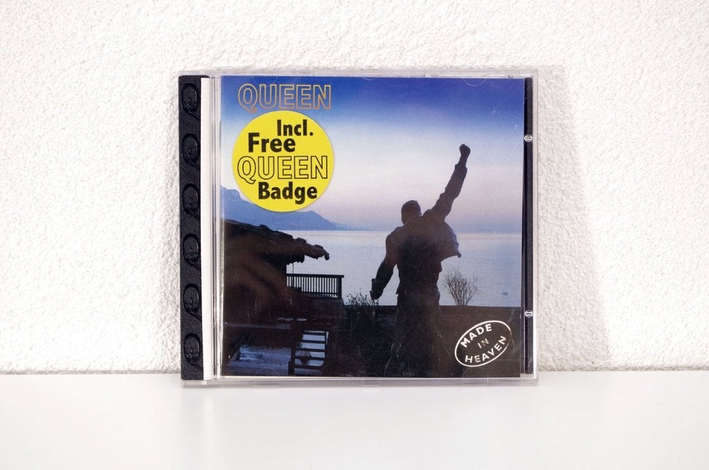 Queen Made In Heaven album CD compact disc met badge, Verzenden, Zo goed als nieuw, Inclusief boekje, Verzamelalbum