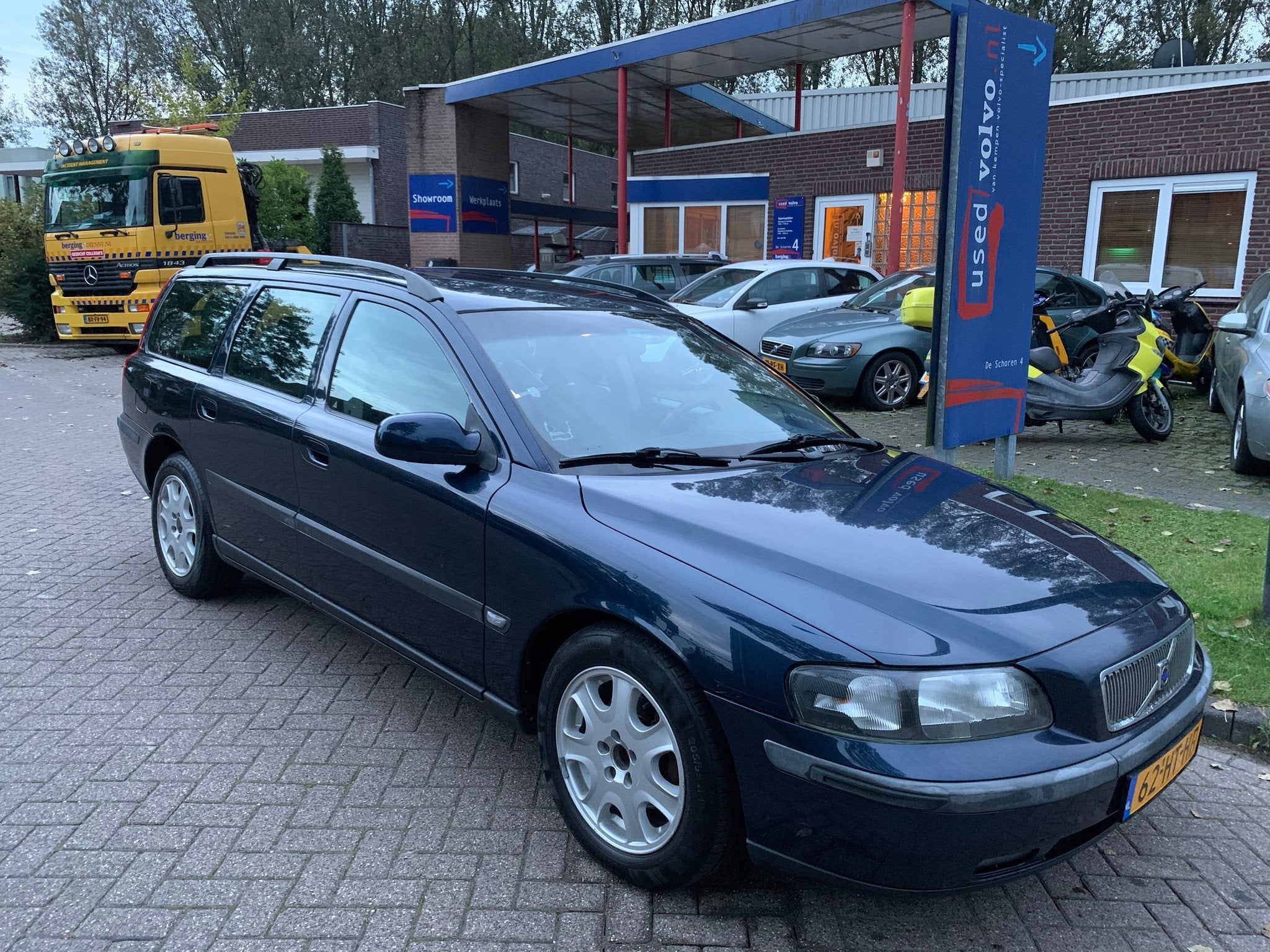 Volvo V70 2.4 170PK Automaat nieuwe APK (bj 2001), Auto's, Blauw, 170 pk, Onderhoudsboekje, 84 €/maand
