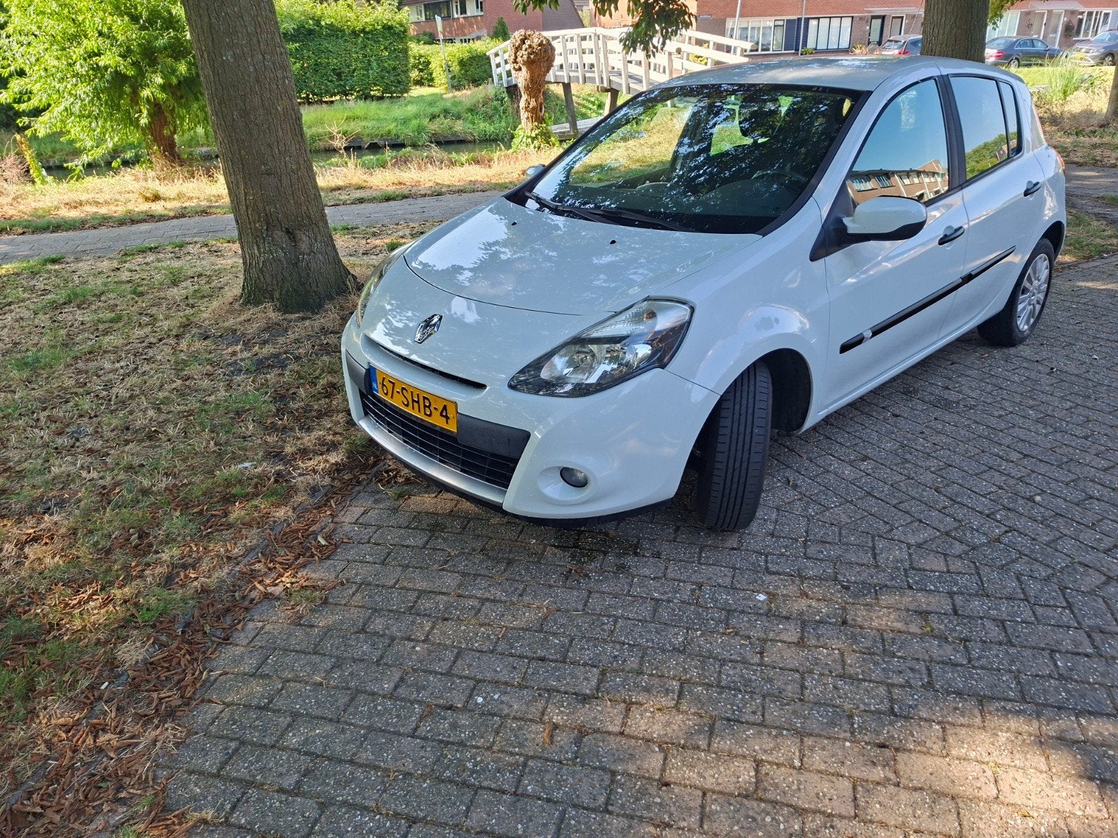 Renault Clio 1.2 16V 55KW 5-DRS E4 2011 Wit, Auto's, Voorwielaandrijving, 74 pk, 4 cilinders, Origineel Nederlands