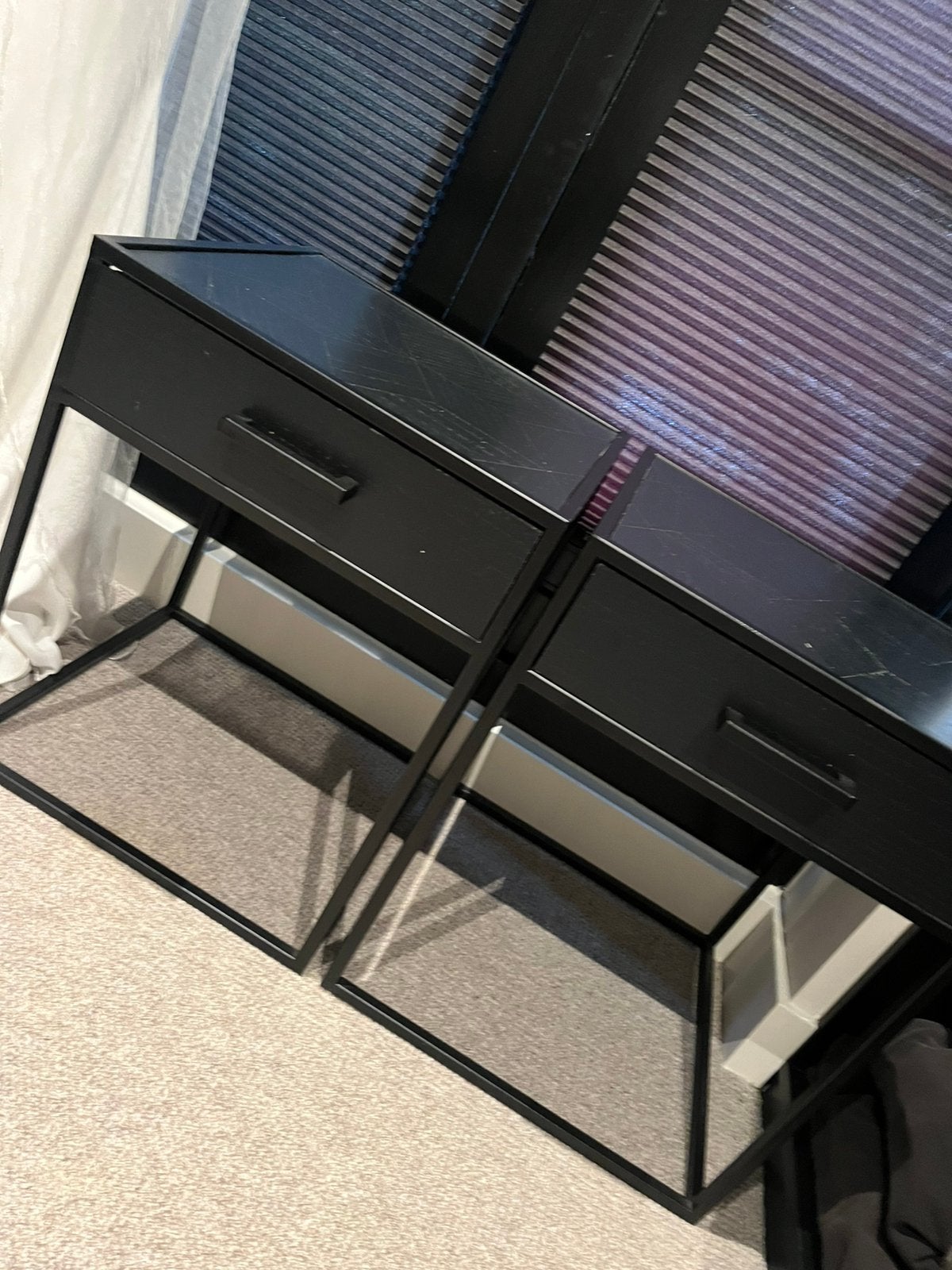 2 zwart nachtkastjes, Huis en Inrichting, Ophalen, Gebruikt, Minder dan 45 cm, Metaal of Aluminium