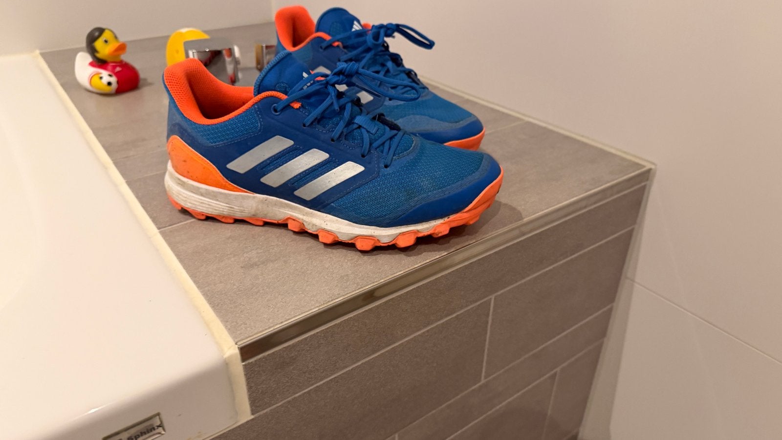 Adidas trax one hockeyschoenen - Maat 38 2/3, Sport en Fitness, Ophalen of Verzenden, Zo goed als nieuw, Schoenen
