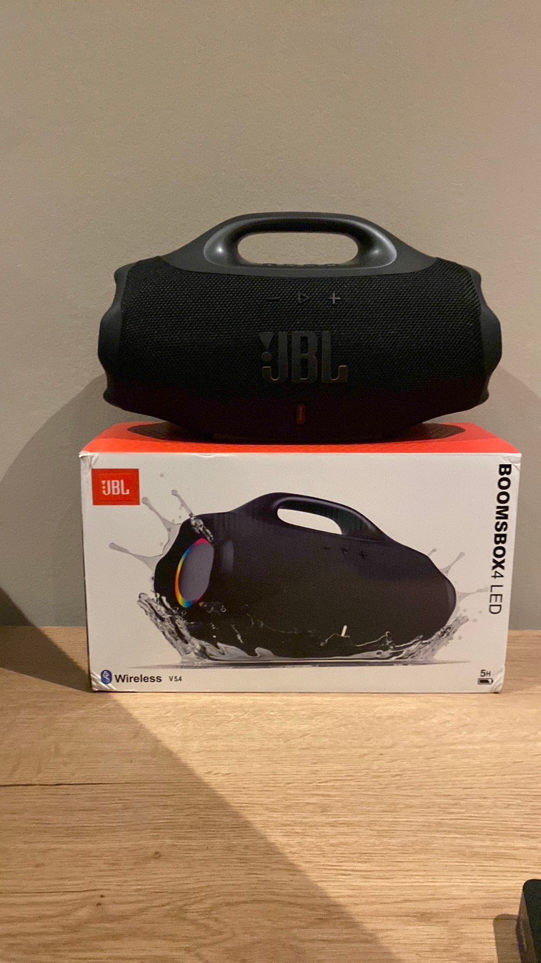 Jbl boombsbox 4 led, Ophalen of Verzenden, Zo goed als nieuw, Minder dan 60 watt, JBL