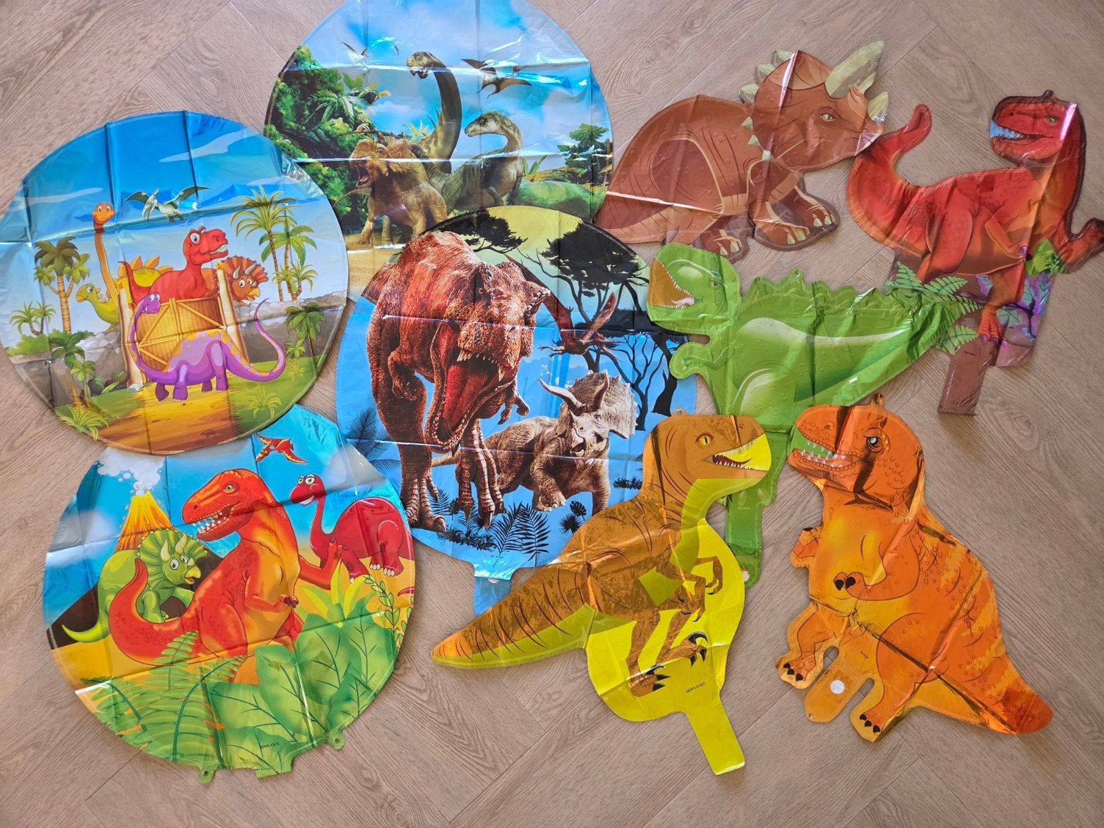 Dino's  / Dinosaurus * set van 9 folie ballonnen, Hobby en Vrije tijd, Feestartikelen, Ophalen of Verzenden, Nieuw, Versiering