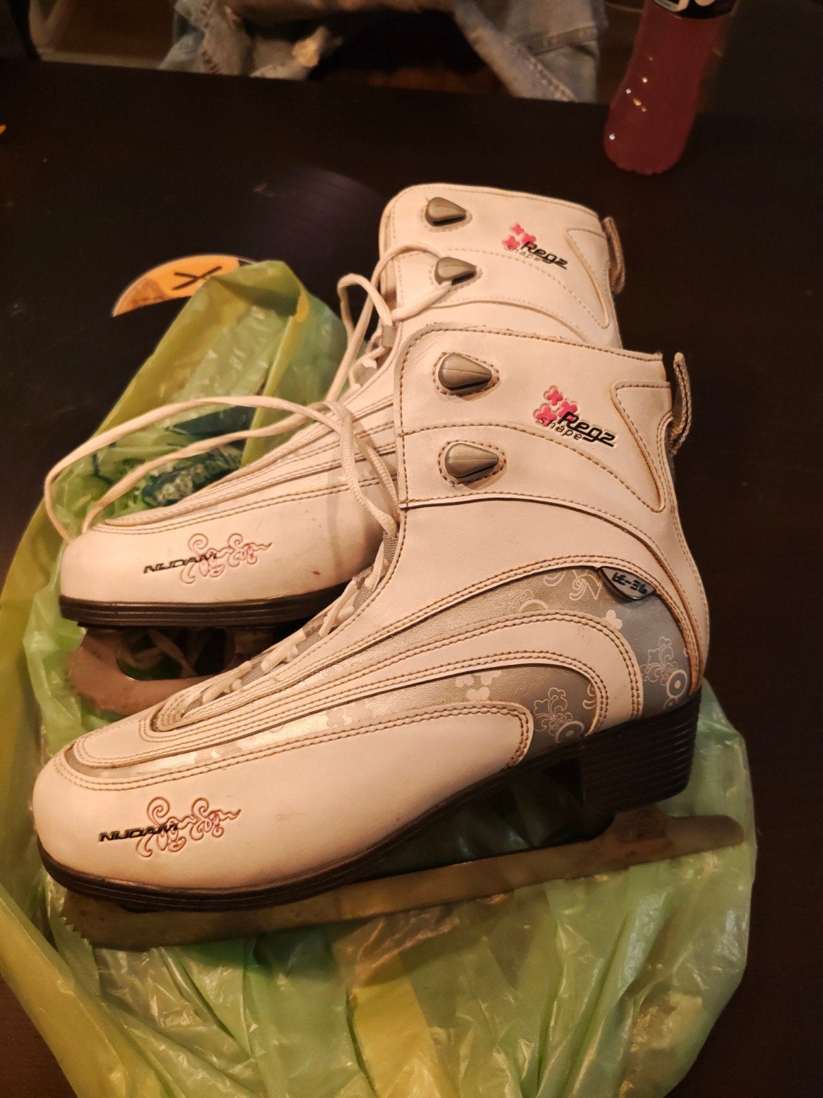Nijdam Regz kunstschaatsen - Maat 42, Sport en Fitness, Ophalen, Zo goed als nieuw, Kunstschaatsen, Nijdam