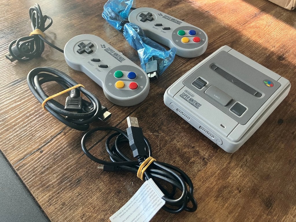 Nintendo Mini: Super Nintendo (SNES) 2 Controllers  21 Games, Ophalen of Verzenden, Zo goed als nieuw, Met 2 controllers, Met games