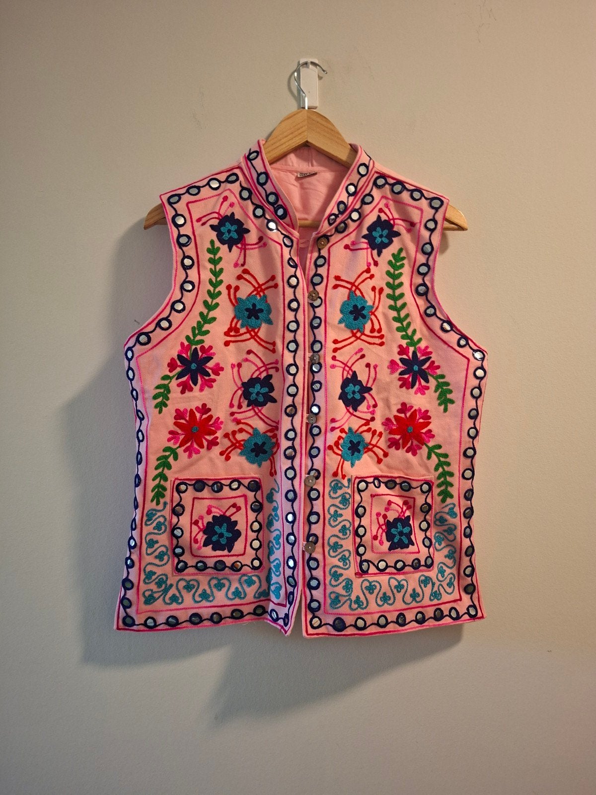 Roze katoenen gilet met geborduurde bloemen en spiegeltjes, Ophalen of Verzenden