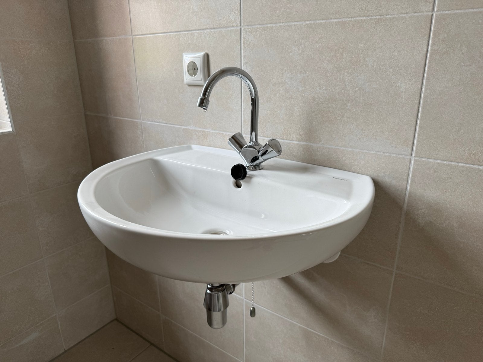 Complete set wastafel + Grohe kraan + douchekraan gloednieuw, Ophalen, Zo goed als nieuw, Chroom, Wastafel