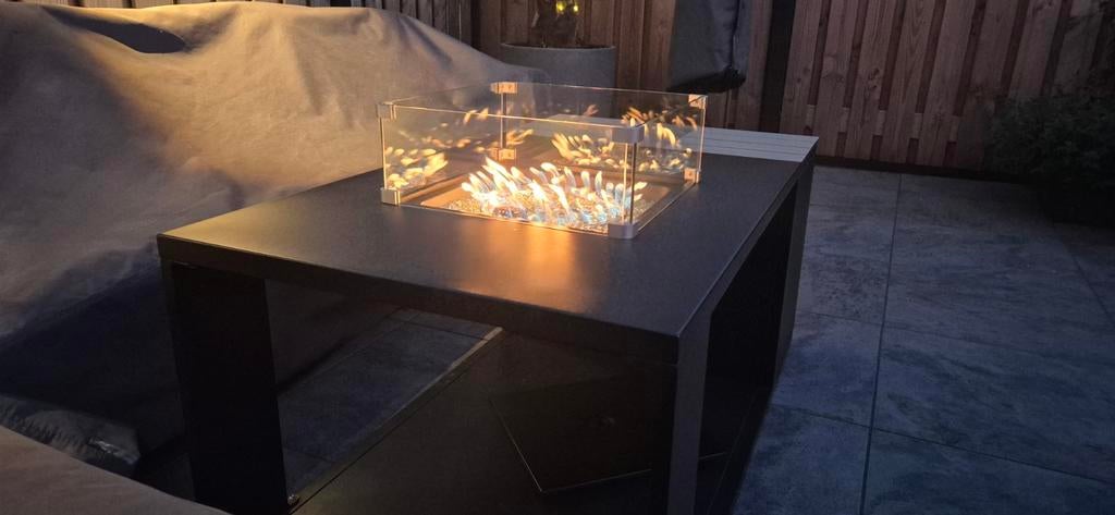 Mooie vuur tuintafel 70x130x55 cm met beschermhoes, Ophalen, Zo goed als nieuw