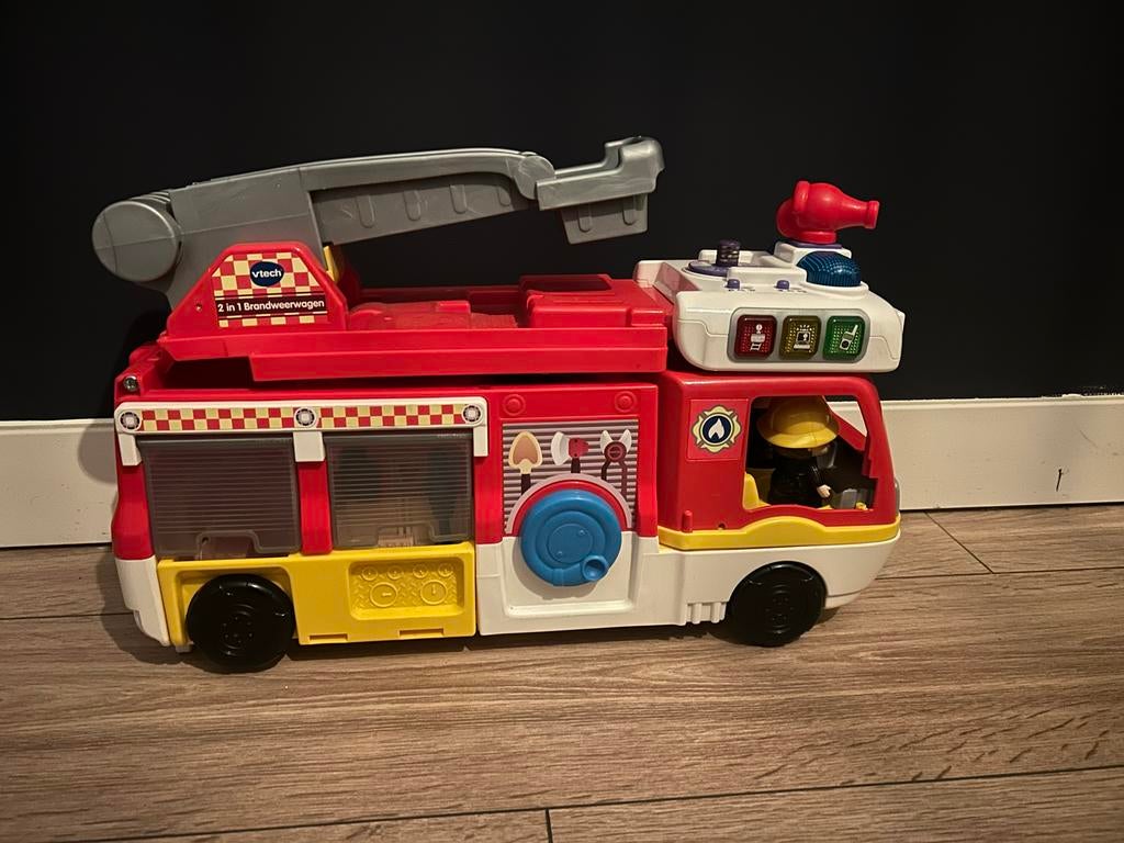 V-Tech brandweerwagen met 2 brandweermannen, Ophalen, Zo goed als nieuw