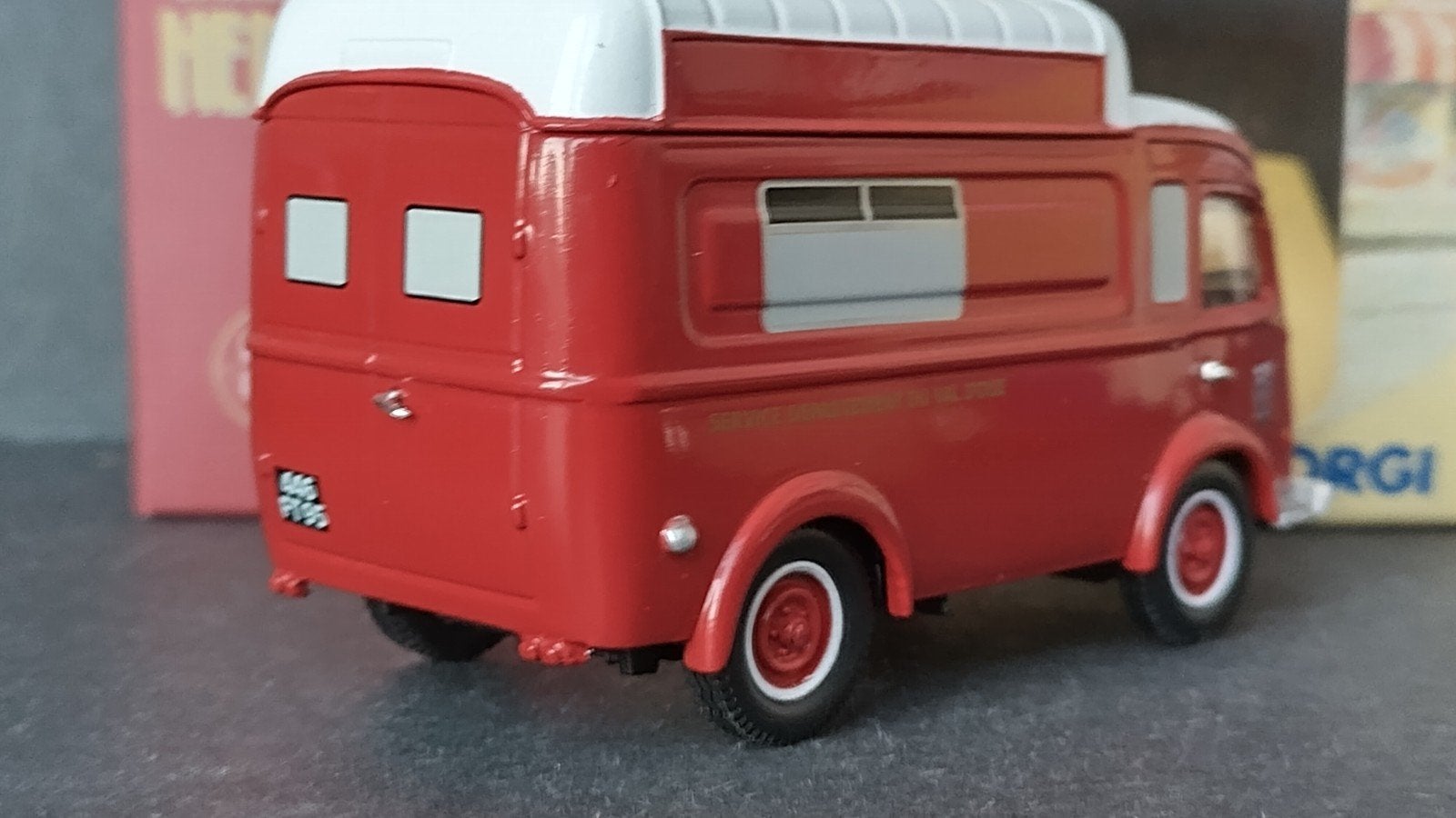 Renault 1000 Kgs Ambulance 1:43 Corgi Pol, Hobby en Vrije tijd, Modelauto's | 1:43, Auto, Zo goed als nieuw, ., Corgi
