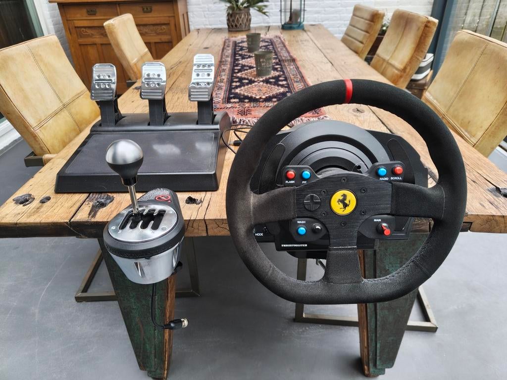 Thrustmaster T300 Alcantara Race Sim met TH8A Shifter, 1 speler, Racen en Vliegen, Ophalen of Verzenden, Zo goed als nieuw