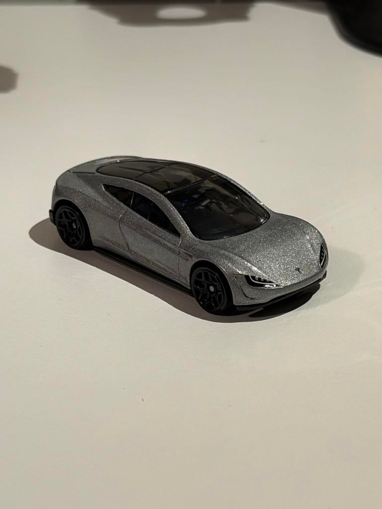 Tesla roadster hotwheels (2020), Hobby en Vrije tijd, Modelauto's | Overige schalen, Ophalen of Verzenden, Zo goed als nieuw, Auto
