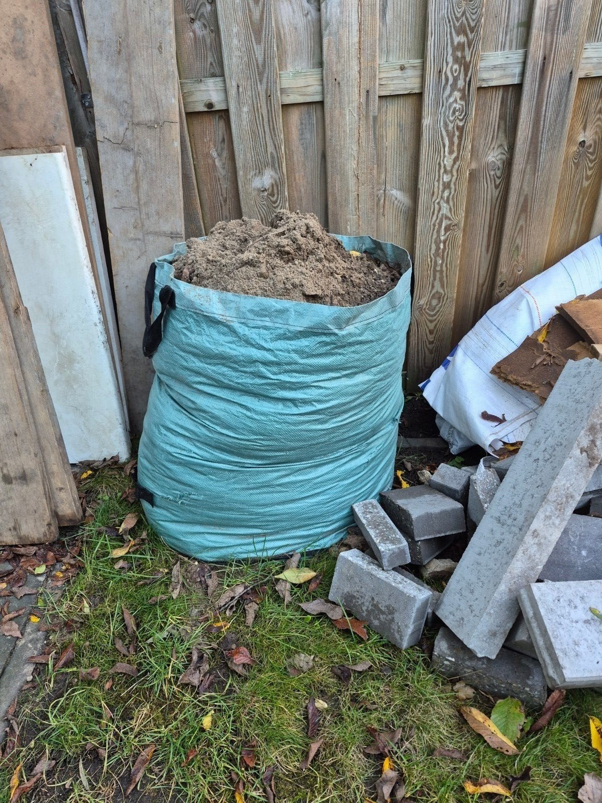 Gratis Ophoogzand (ca. 3 kruiwagens) in Elderveld-West, Tuin en Terras, Ophalen, Gebruikt, Ophoogzand