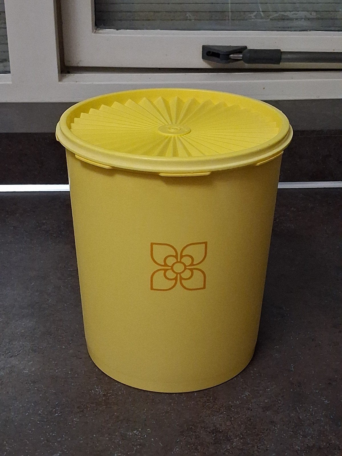 tupperware vintage voorraad pot zonnedeksel geel H 22 cm, Ophalen of Verzenden, Geel