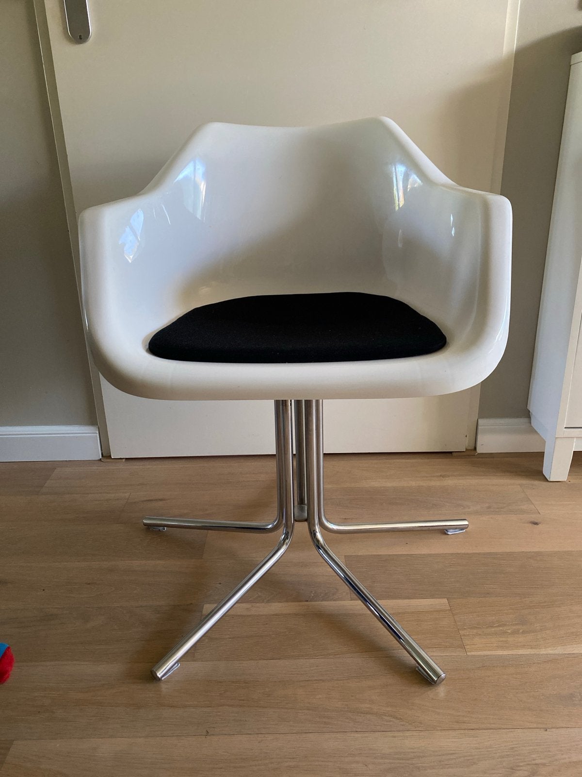 Space Age kuipstoel “Bob” met chrome poten, Ophalen, Kunststof, Gebruikt, Wit