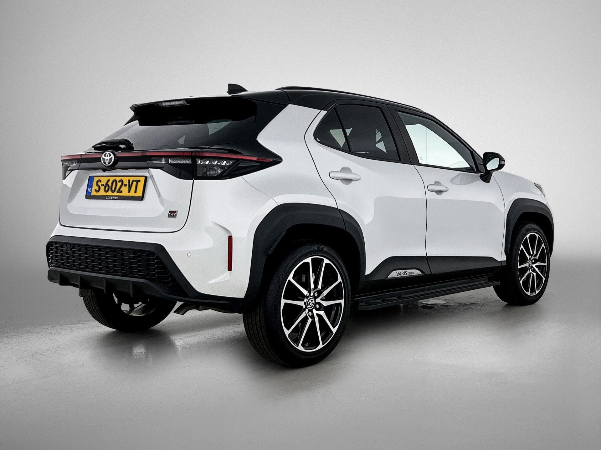 Toyota Yaris Cross 1.5 Hybrid GR Sport | Dealer onderhouden, Auto's, Toyota, Gebruikt, Automatische klimaatregeling, 116 pk, Wit