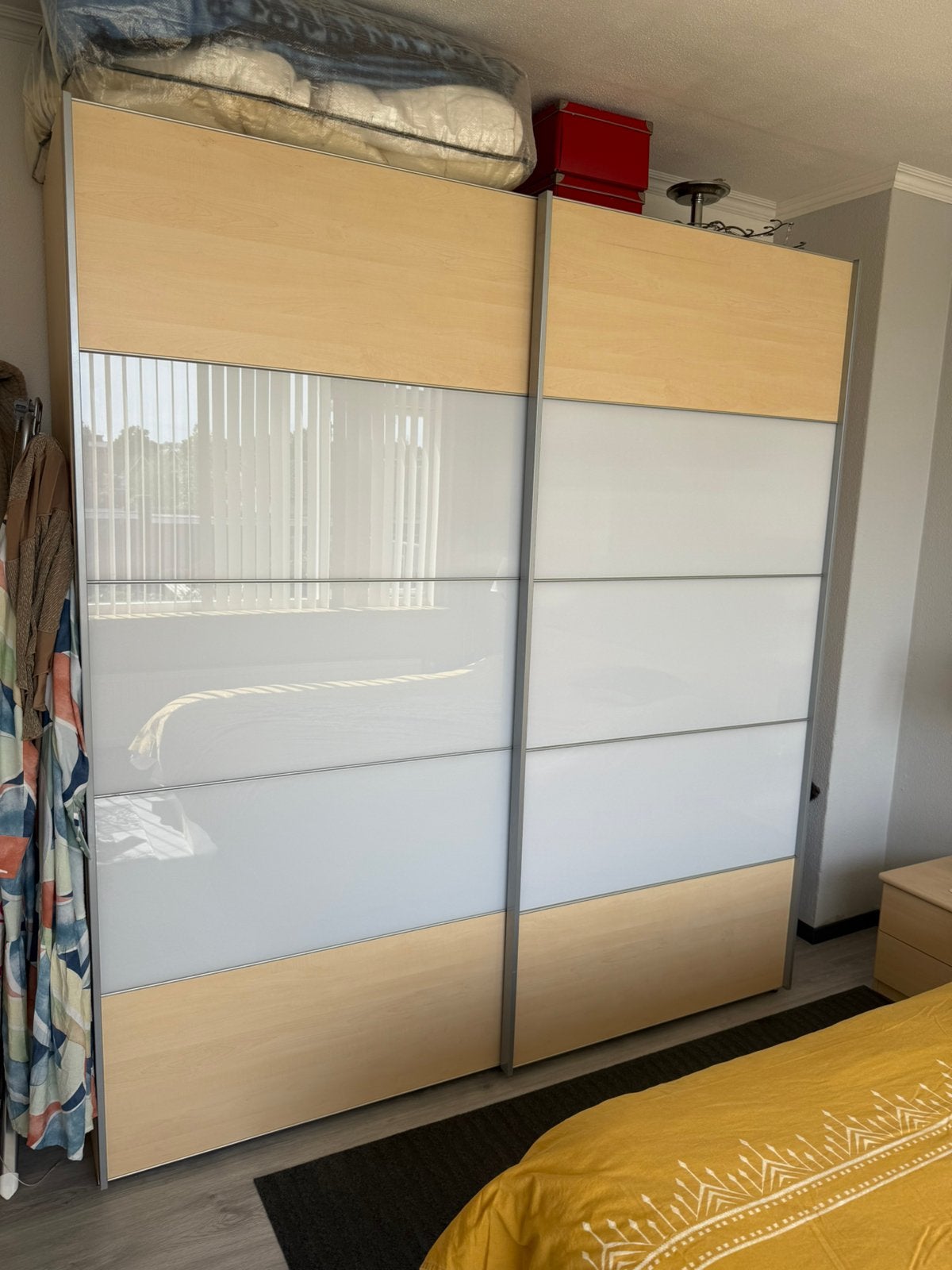 Kledingkast met schuifdeuren zgan 200 cm, Ophalen, Overige materialen, Zo goed als nieuw, 200 cm of meer