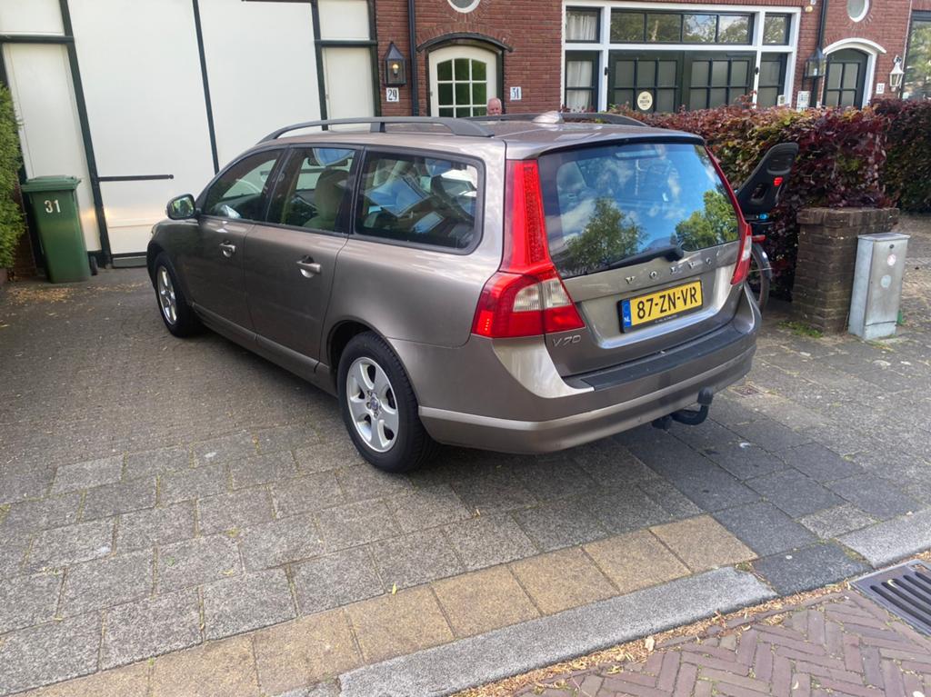 Volvo V70  mooie en nette auto, Voorwielaandrijving, 145 pk, 4 cilinders, Particulier