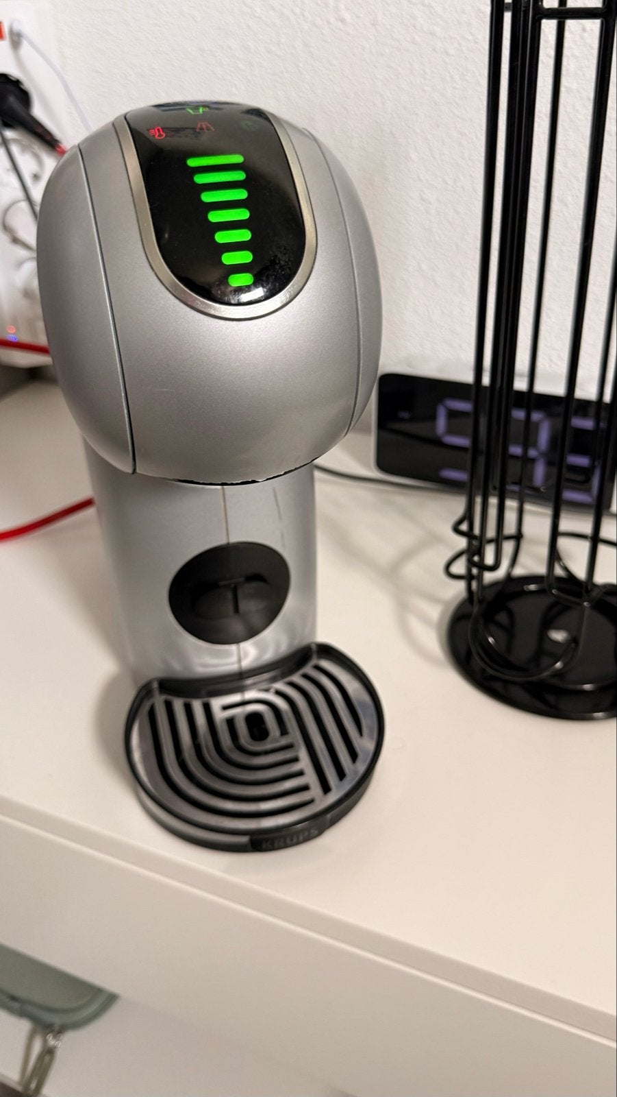 Nescafé Dolce Gusto Genio S Koffiecupmachine + cuphpuder, Witgoed en Apparatuur, Ophalen, Gebruikt, Koffiemachine, 1 kopje