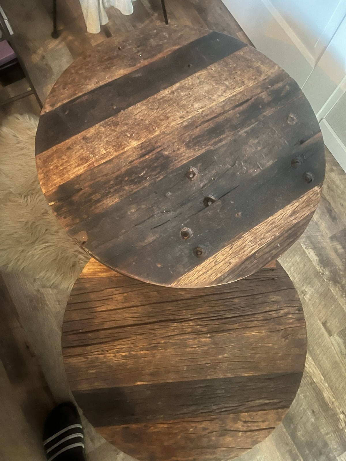 Set van 2 robuuste houten salontafeltjes, Ophalen, 50 – 75, Gebruikt, Rond
