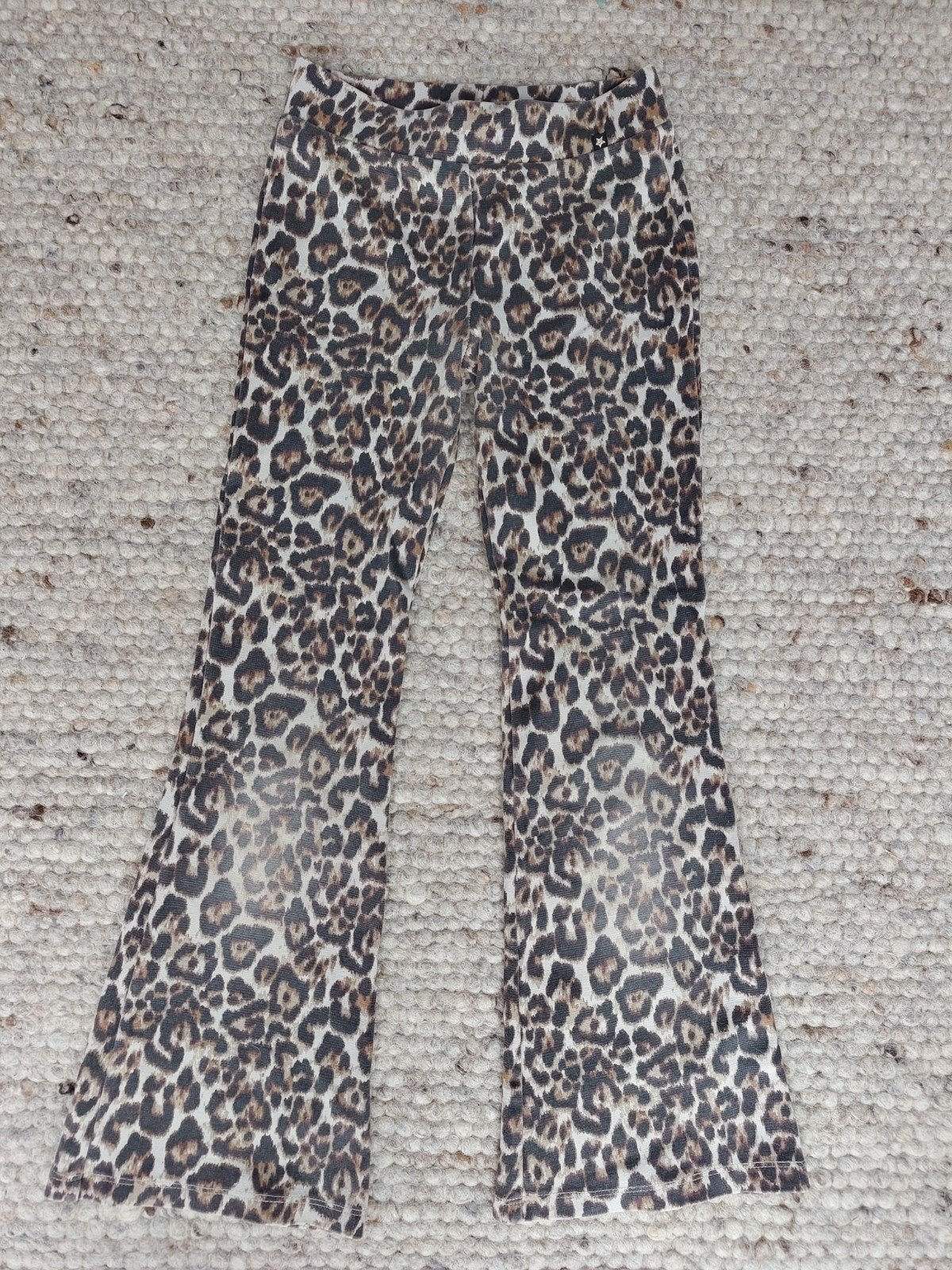 WE flared legging / broek met cheetah / luipaard print 134, Broek, Gebruikt, WE, Jongen of Meisje
