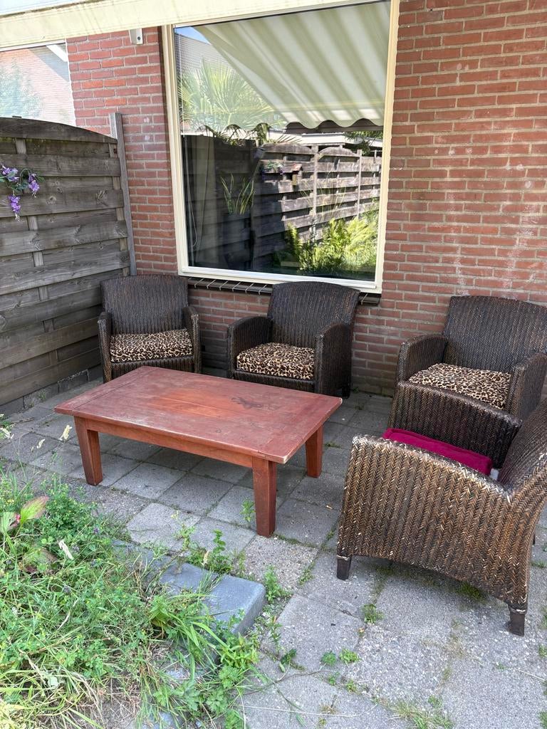 Oude tuinset met 4 stoelen en houten tafel, Tuin en Terras, Tuinsets en Loungesets, 4 zitplaatsen, Gebruikt, Eettafel, Ophalen of Verzenden