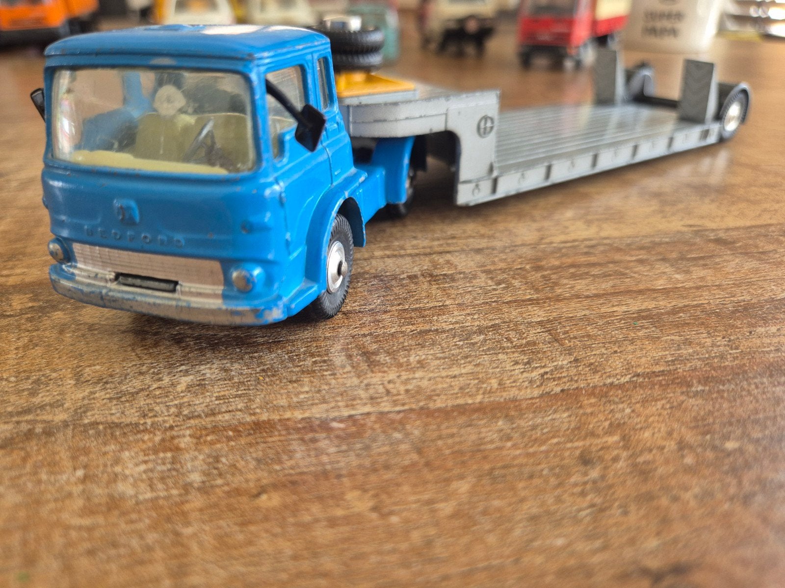Oud speelgoed: Dieplader vrachtwagen in redelijke staat, Ophalen of Verzenden
