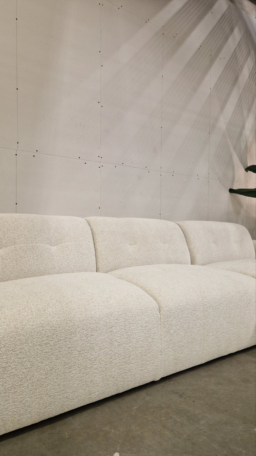 Foto 9 van Nieuwe Luxe Hoekbank Crème 310x155 cm Showroommodel