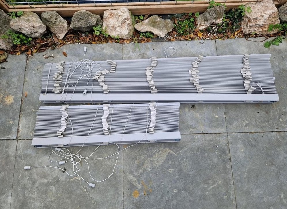 Jaloezieën pvc taupe grijs: 1,34 & 0,8 m, Ophalen, Gebruikt, Grijs