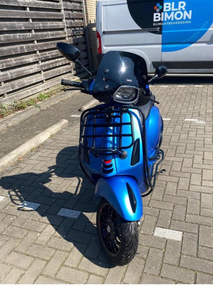Vespa Sprint 2019- Lichtblauwe met gebruikers sporen, Fietsen en Brommers, Scooters | Vespa, Ophalen, Gebruikt, Overige modellen