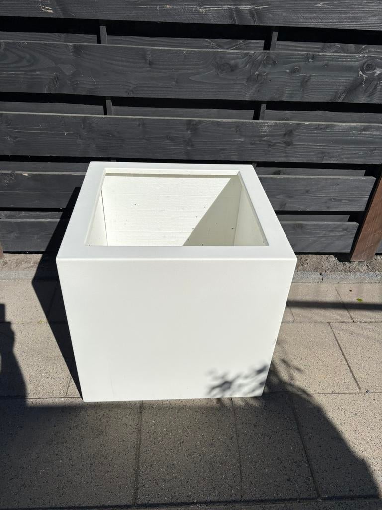 Wit geisoleerde polyester bloembak, Tuin en Terras, Bloembakken en Plantenbakken, Ophalen, Zo goed als nieuw, Rond, Kunststof