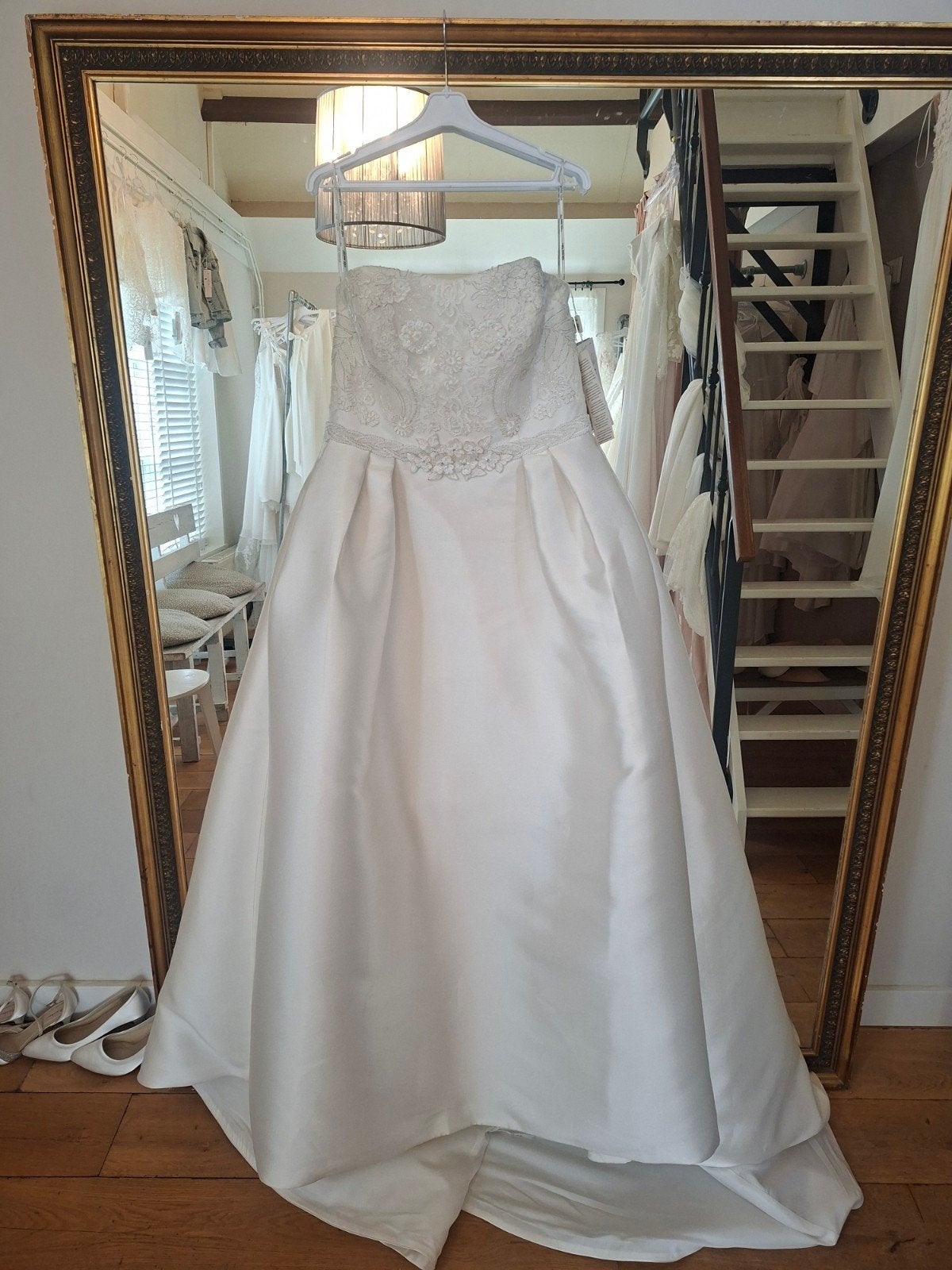 Adriana Alier strapless satijnen trouwjurk baljurk, Ophalen of Verzenden, Zo goed als nieuw, Wit, Trouwjurk