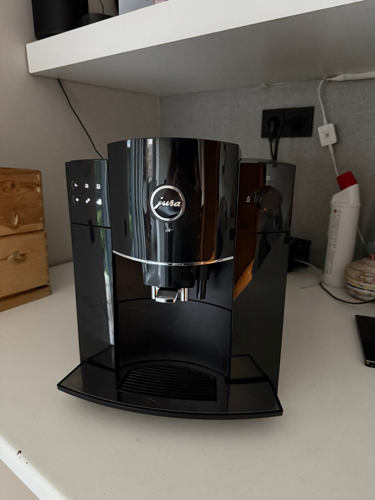 Refurbished Jura Impressa D4 met 6 maanden garantie, 10 kopjes of meer, Ophalen of Verzenden, Afneembaar waterreservoir, Gemalen koffie