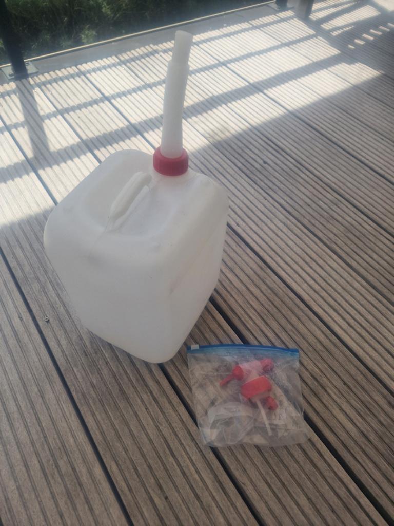 Jerrycan met flexibele schenktuit + adapters – camper/boot/m, Ophalen of Verzenden