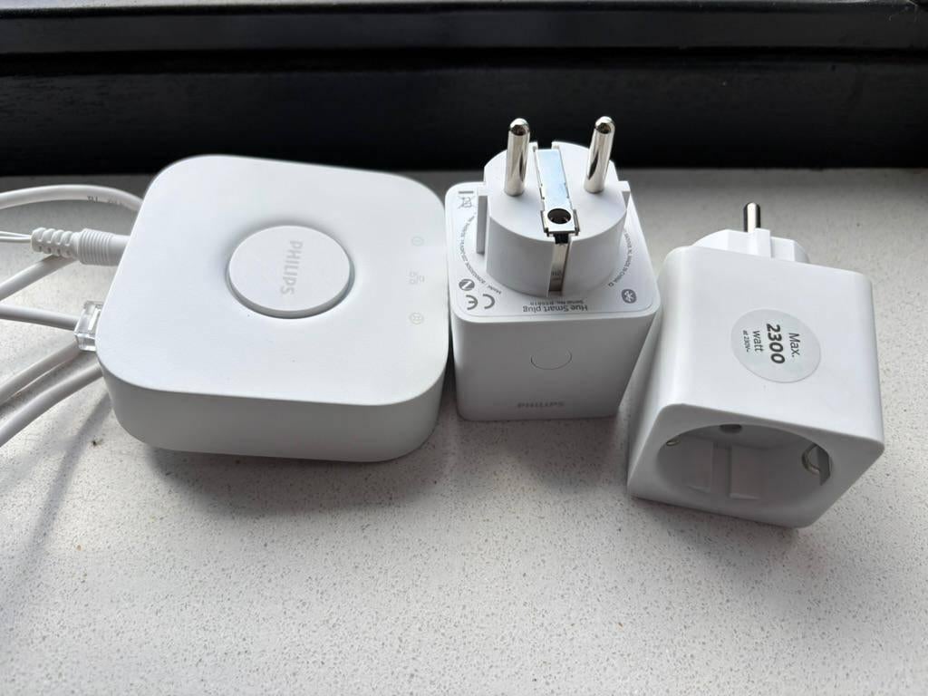 Philips Hue Bridge + 3 Philips Smart Plugs, Ophalen, Gebruikt, Minder dan 30 watt, Overige typen