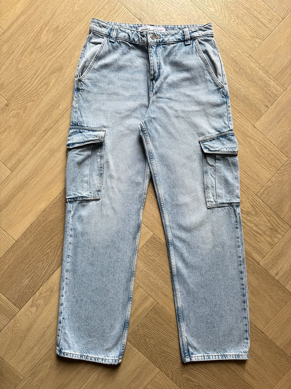 Bershka Cargo Jeans Lichtblauw (maat 36), Ophalen of Verzenden, Zo goed als nieuw, Blauw, W28 - W29 (confectie 36)