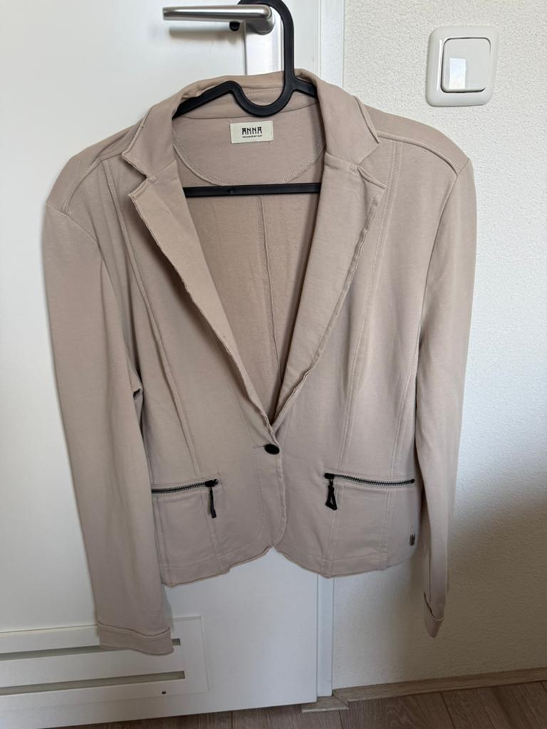 Jasje dames merk anna maat 42 kleur beige in nieuwstaat, Beige, Maat 42/44 (L), Ophalen of Verzenden, Zo goed als nieuw
