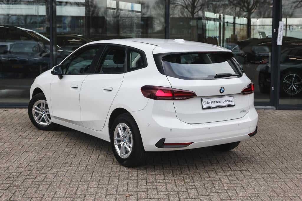 BMW 2 Serie Active Tourer 218i Automaat / Parking Assistant, Gebruikt, Euro 6, Met garantie (alle), 1445 kg