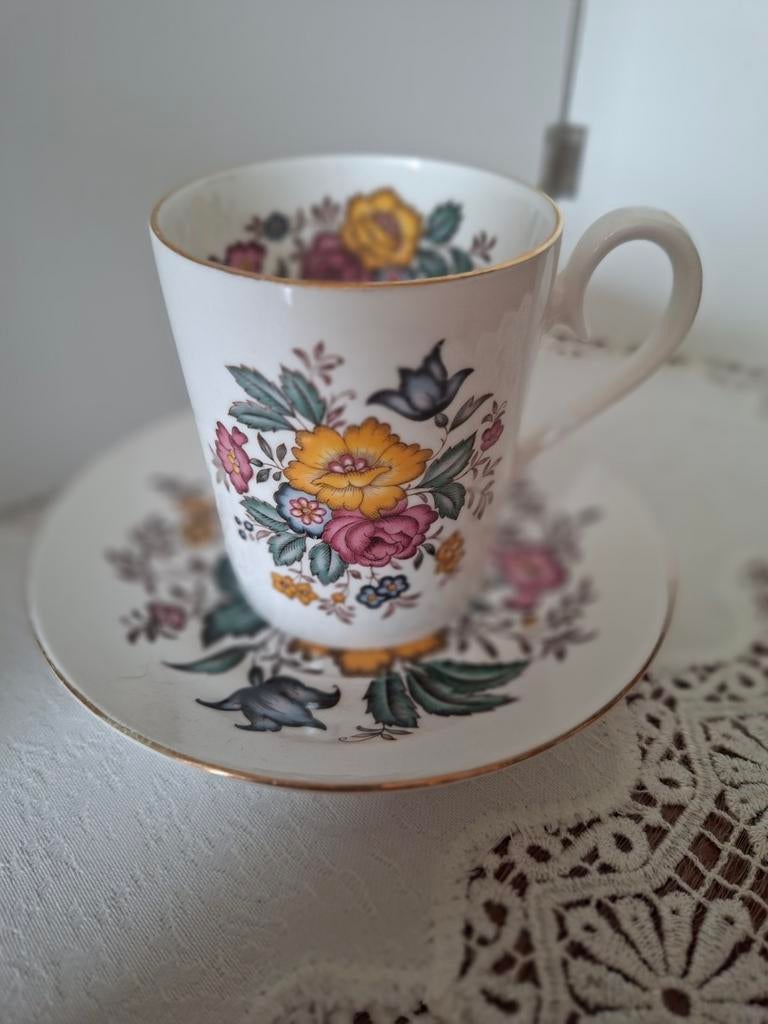 Royal Albert Eden recht model, Ophalen of Verzenden, Zo goed als nieuw, Porselein, Kop en/of schotel